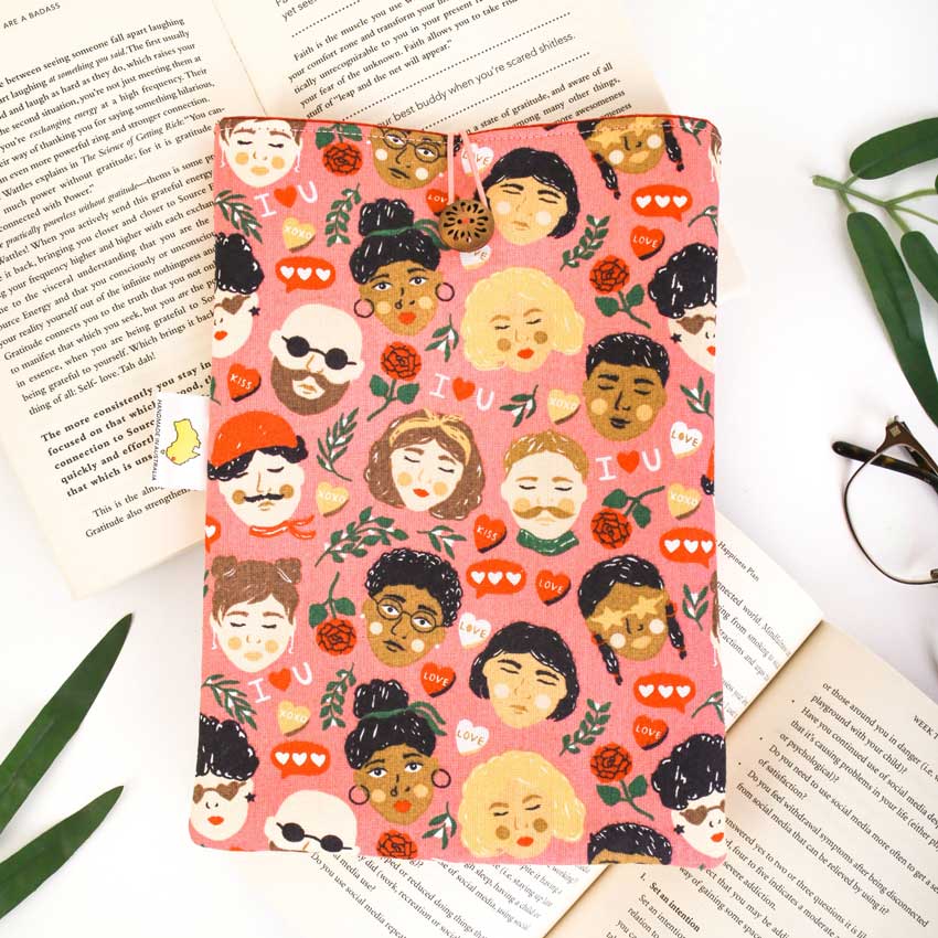 book-sleeve-padded-pink-love-print-mimi-handmade-australia