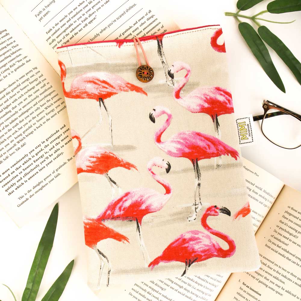 book-sleeve-pink-flamingo-book-lovers-gifts